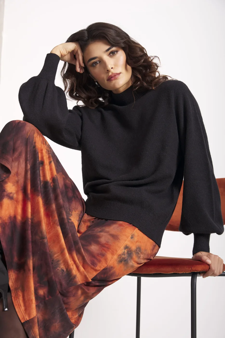 Falda Valencia con jersey negro